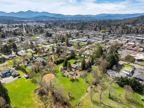 1345 NE 9th Street Grants Pass OR 97526