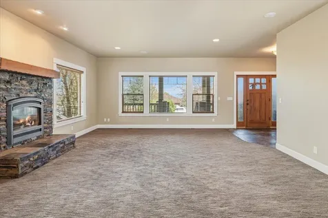 4122 SW Salmon Place Redmond OR 97756