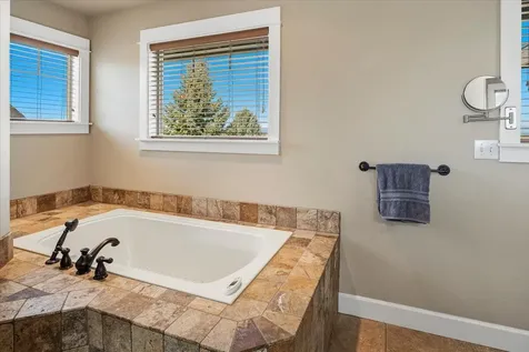 4122 SW Salmon Place Redmond OR 97756