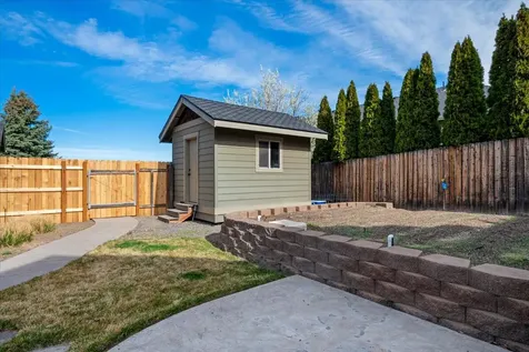 4122 SW Salmon Place Redmond OR 97756