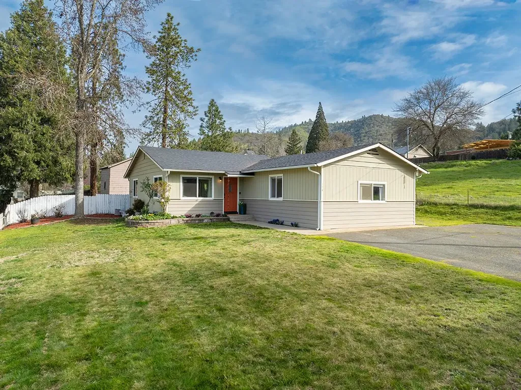 114 Short Street Rogue River OR 97537