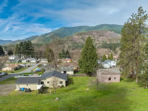 114 Short Street Rogue River OR 97537