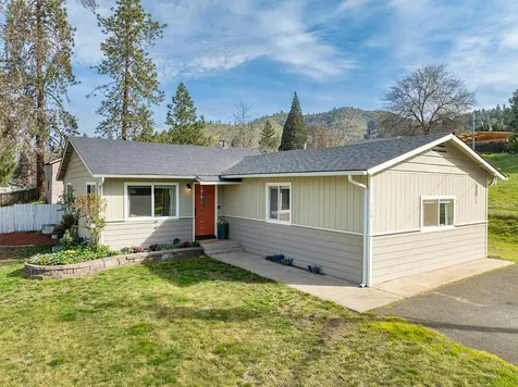 114 Short Street Rogue River OR 97537
