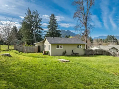 114 Short Street Rogue River OR 97537