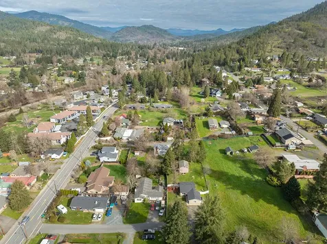 114 Short Street Rogue River OR 97537