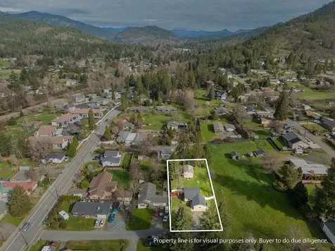 114 Short Street Rogue River OR 97537