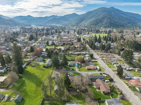 114 Short Street Rogue River OR 97537