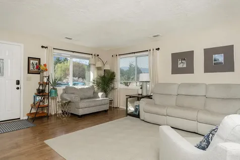 114 Short Street Rogue River OR 97537