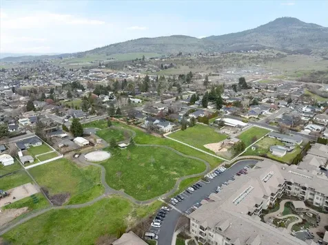 3073 Ruby Drive Medford OR 97504