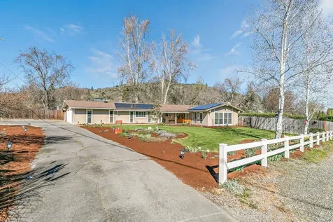 2860 W Griffin Creek Road Medford OR 97501
