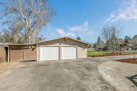 2860 W Griffin Creek Road Medford OR 97501