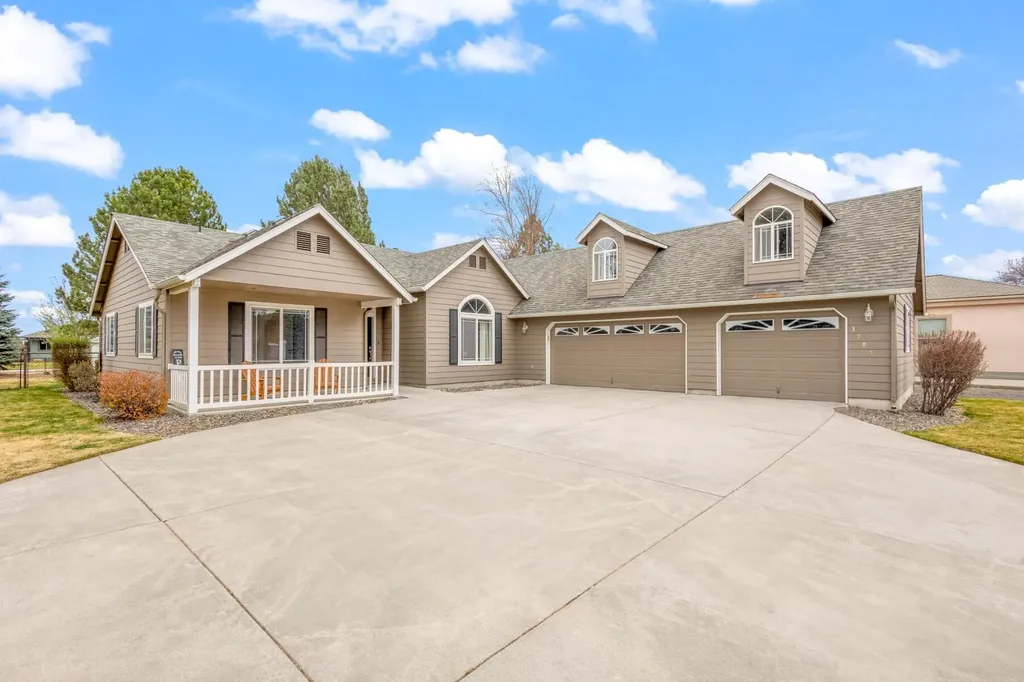3790 SW Gene Sarazan Drive Redmond OR 97756