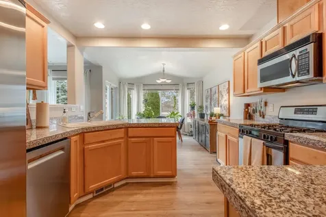 3790 SW Gene Sarazan Drive Redmond OR 97756