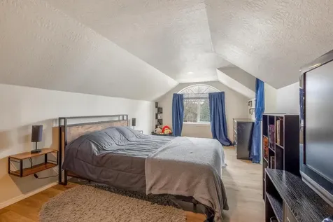 3790 SW Gene Sarazan Drive Redmond OR 97756