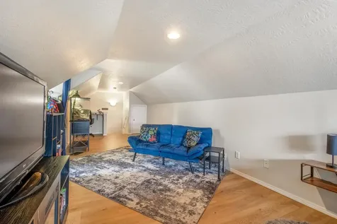 3790 SW Gene Sarazan Drive Redmond OR 97756