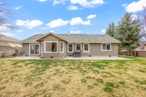 3790 SW Gene Sarazan Drive Redmond OR 97756