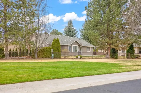 3790 SW Gene Sarazan Drive Redmond OR 97756
