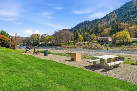 461 Fielder Lane Grants Pass OR 97526