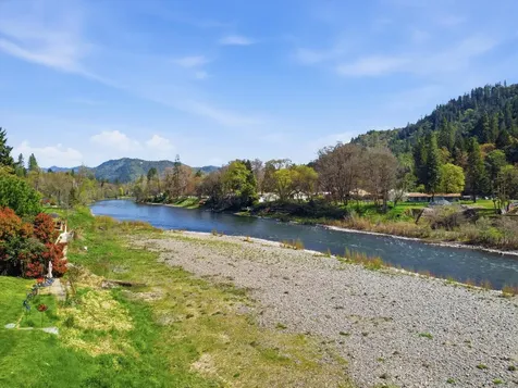461 Fielder Lane Grants Pass OR 97526