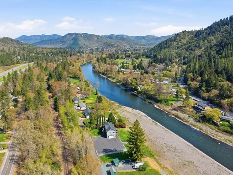 461 Fielder Lane Grants Pass OR 97526
