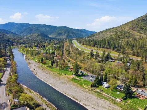 461 Fielder Lane Grants Pass OR 97526