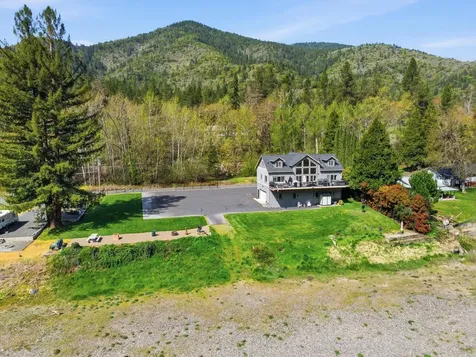 461 Fielder Lane Grants Pass OR 97526