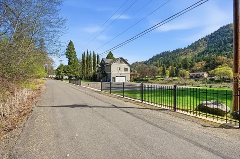 461 Fielder Lane Grants Pass OR 97526