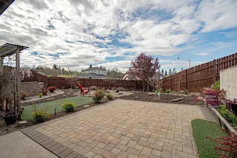 1050 Azure Way Eagle Point OR 97524