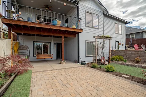 1050 Azure Way Eagle Point OR 97524