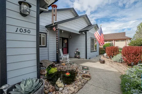 1050 Azure Way Eagle Point OR 97524