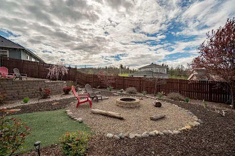 1050 Azure Way Eagle Point OR 97524