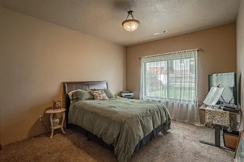 1050 Azure Way Eagle Point OR 97524