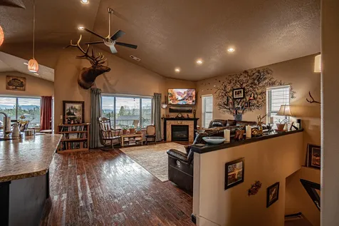 1050 Azure Way Eagle Point OR 97524