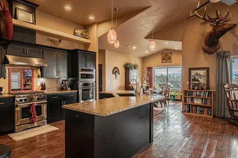 1050 Azure Way Eagle Point OR 97524