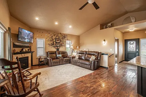 1050 Azure Way Eagle Point OR 97524