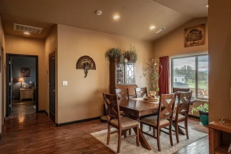 1050 Azure Way Eagle Point OR 97524