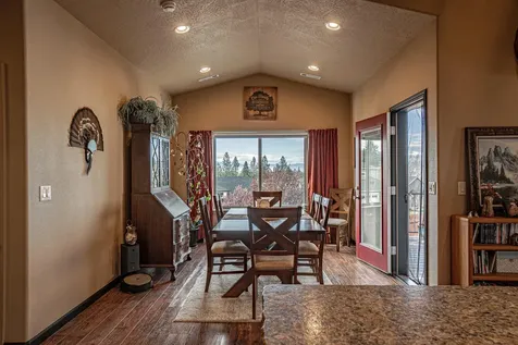 1050 Azure Way Eagle Point OR 97524