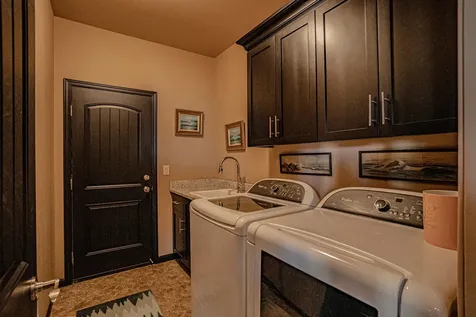 1050 Azure Way Eagle Point OR 97524