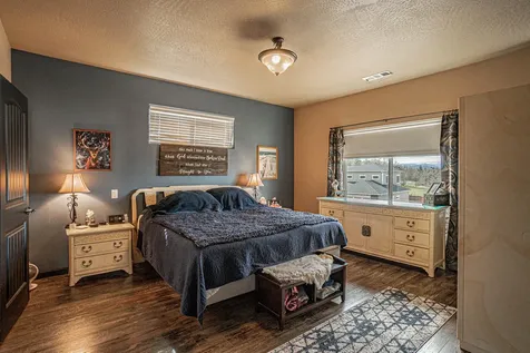 1050 Azure Way Eagle Point OR 97524
