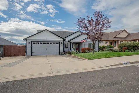 1050 Azure Way Eagle Point OR 97524