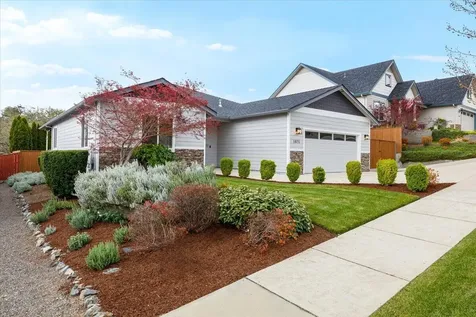 1025 Mcphearson Lane Medford OR 97504