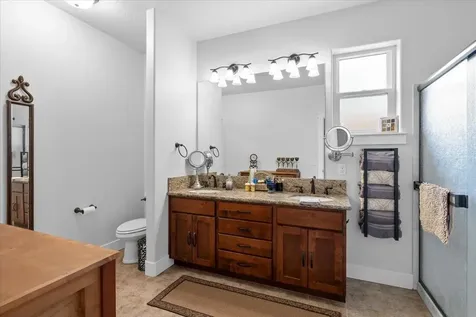 1025 Mcphearson Lane Medford OR 97504