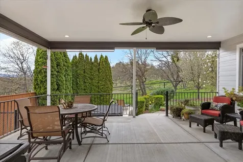 1025 Mcphearson Lane Medford OR 97504