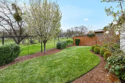 1025 Mcphearson Lane Medford OR 97504