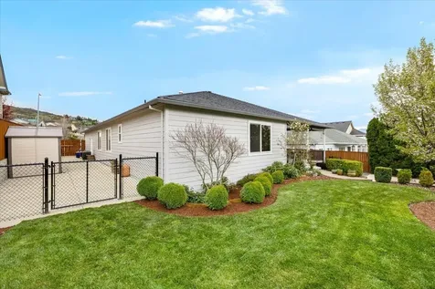 1025 Mcphearson Lane Medford OR 97504