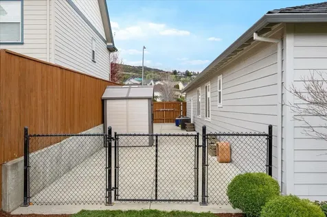 1025 Mcphearson Lane Medford OR 97504