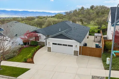 1025 Mcphearson Lane Medford OR 97504