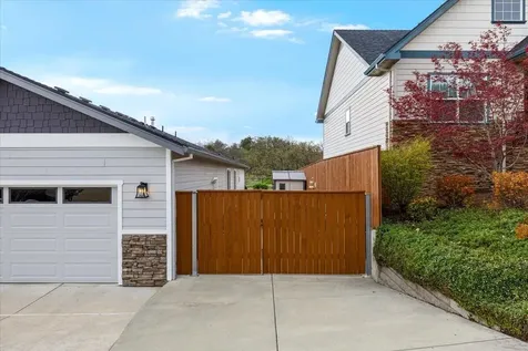 1025 Mcphearson Lane Medford OR 97504