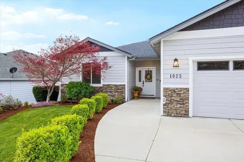 1025 Mcphearson Lane Medford OR 97504