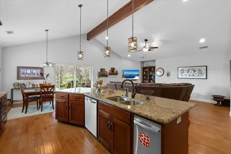 1025 Mcphearson Lane Medford OR 97504